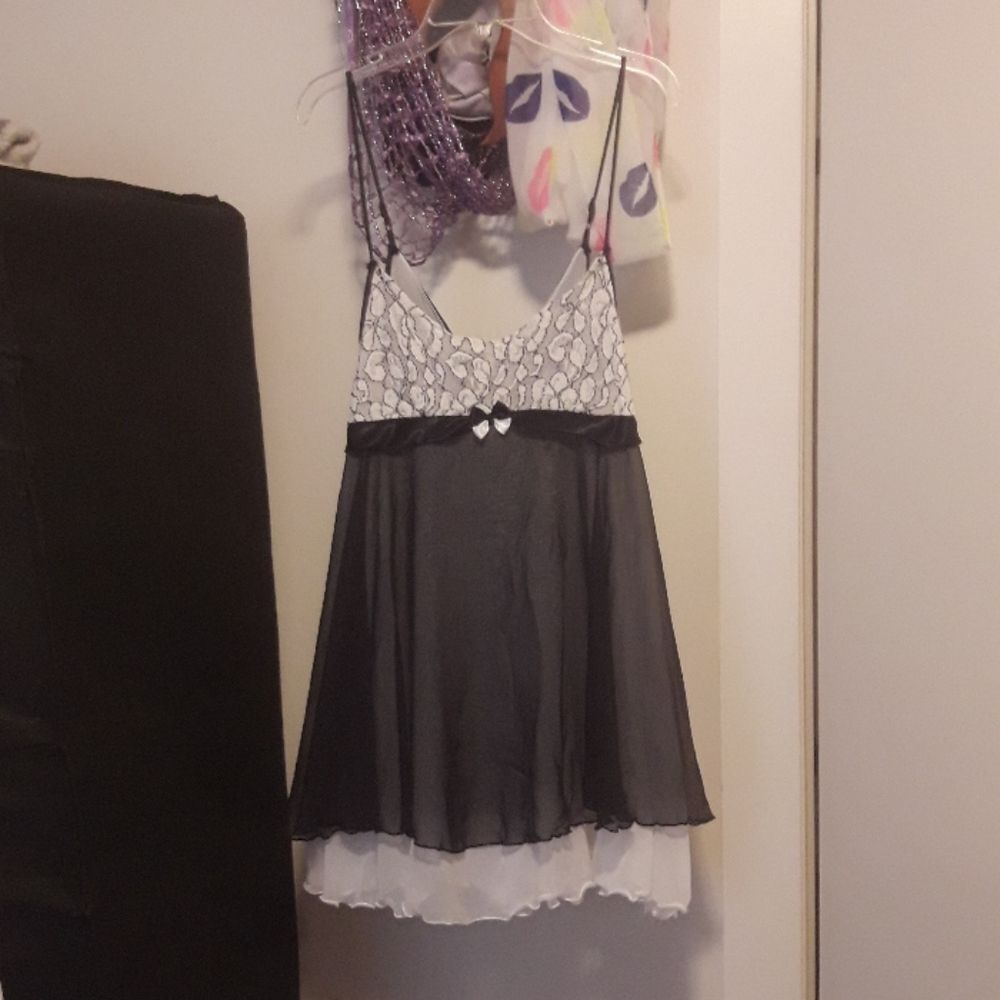 Vtg Med Victoria's Secret black/white babydoll chemise nighty USA